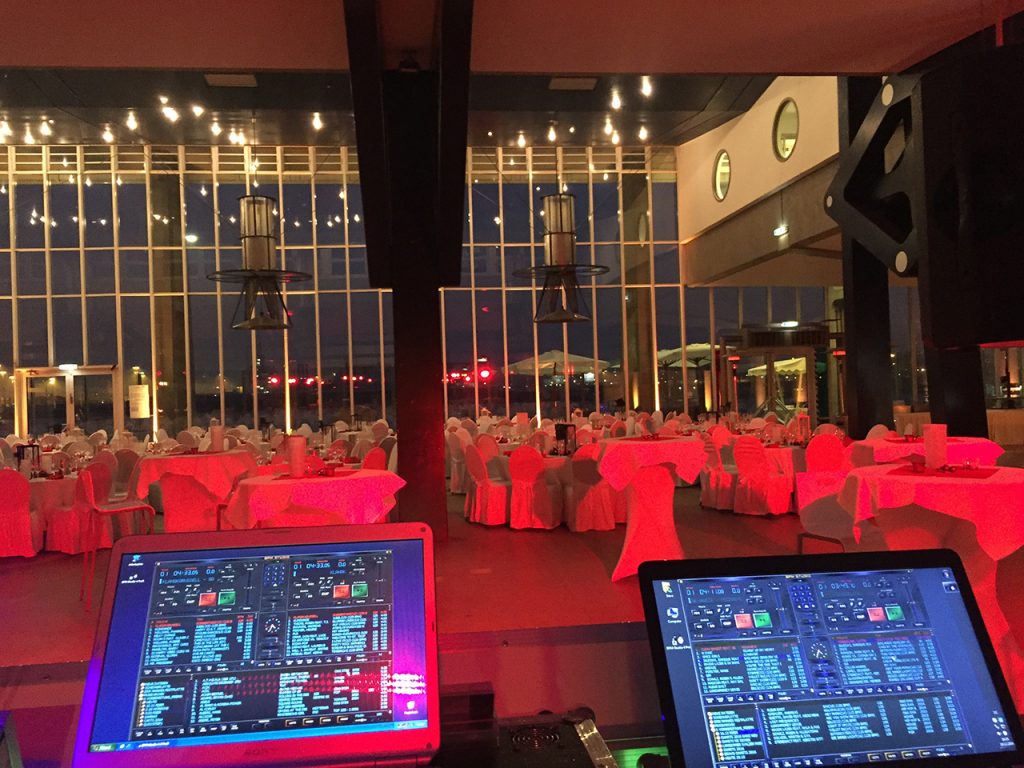 DJ Andres DJ-.Set auf einer Firmenveranstaltung, dj weihnachtsfeier
